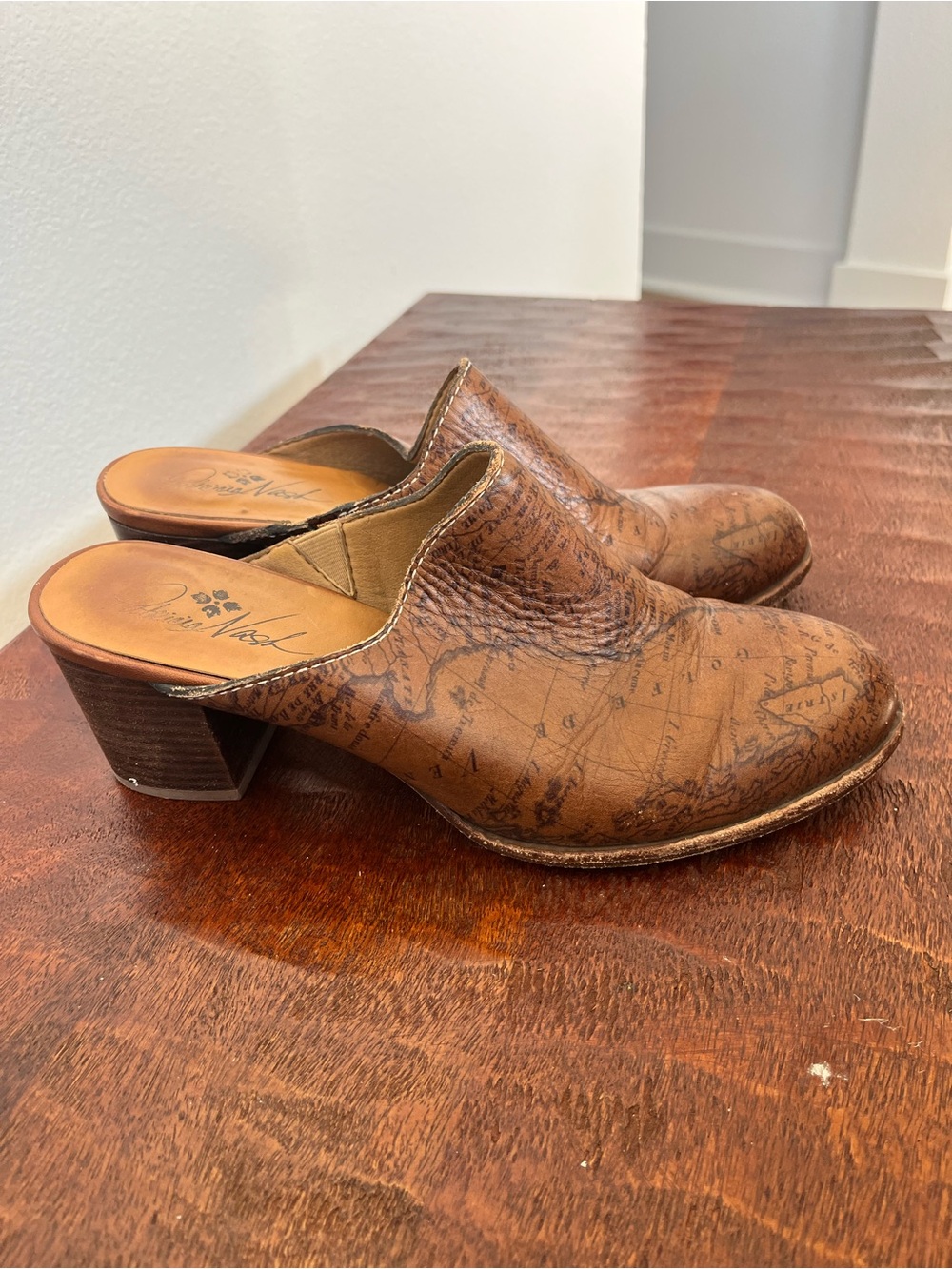 Patricia Nash Carmine Brown Leather Old World Map Slip On Clog/Mules Size 9.5
